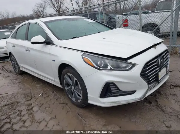 KMHE14L28KA093382 2019 HYUNDAI SONATA - Image 1