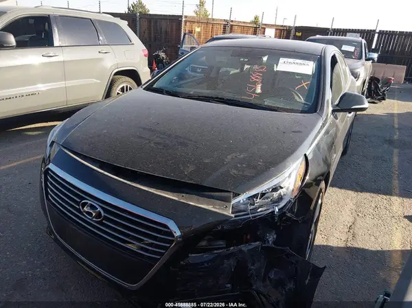 KMHE14L2XHA074650 2017 HYUNDAI SONATA - Image 2