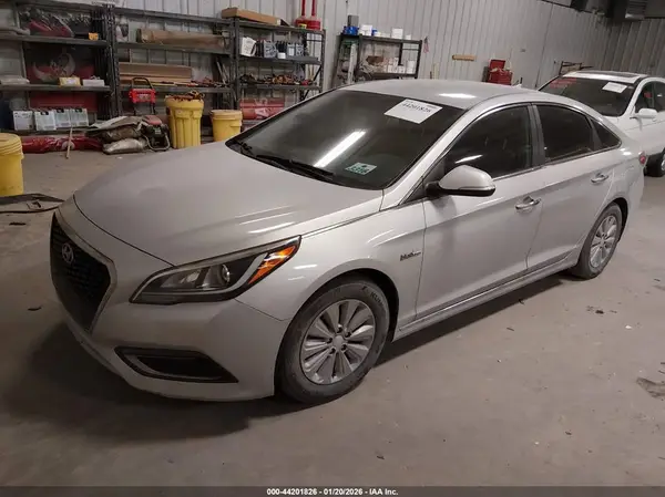 KMHE24L10GA010796 2016 HYUNDAI SONATA - Image 2