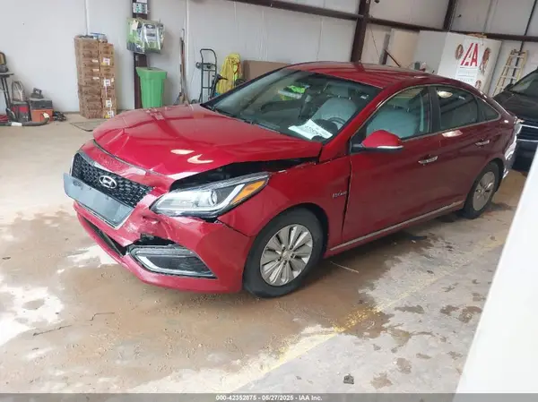 KMHE24L10GA011205 2016 HYUNDAI SONATA - Image 2