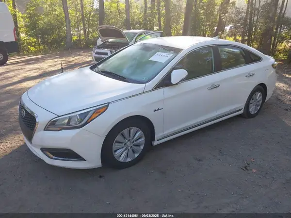 KMHE24L10GA011379 2016 HYUNDAI SONATA - Image 2