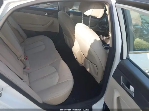 KMHE24L10GA011379 2016 HYUNDAI SONATA - Image 8