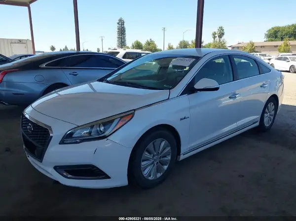 KMHE24L10GA011415 2016 HYUNDAI SONATA - Image 2