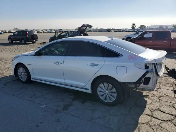 KMHE24L10GA011818 2016 HYUNDAI SONATA - Image 2