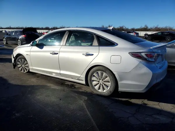 KMHE24L10GA012869 2016 HYUNDAI SONATA - Image 2