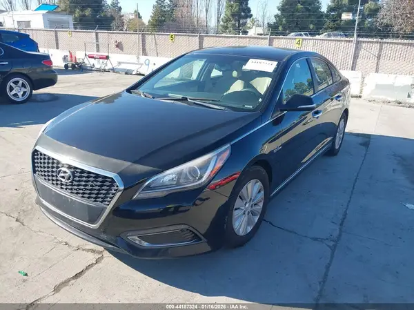 KMHE24L10GA013519 2016 HYUNDAI SONATA - Image 2