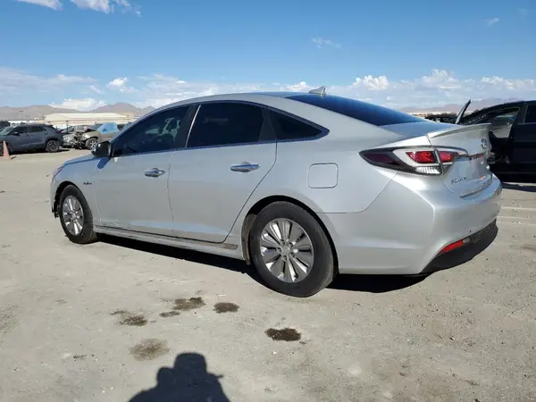 KMHE24L10GA013682 2016 HYUNDAI SONATA - Image 2