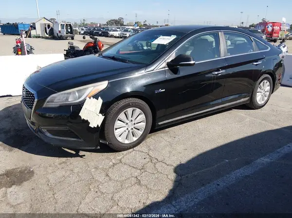 KMHE24L10GA013889 2016 HYUNDAI SONATA - Image 2