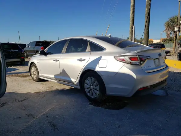 KMHE24L10GA020146 2016 HYUNDAI SONATA - Image 2