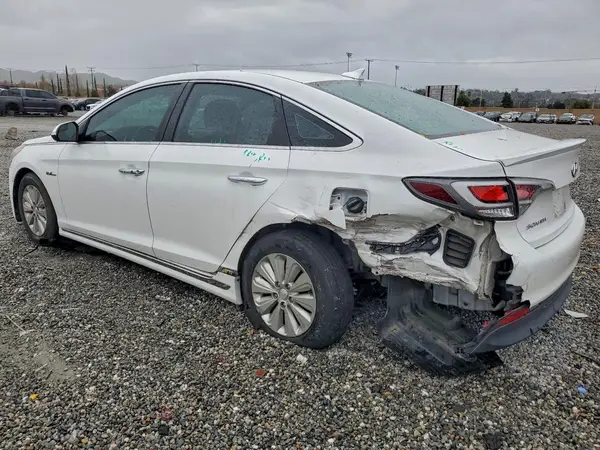 KMHE24L10GA023290 2016 HYUNDAI SONATA - Image 2