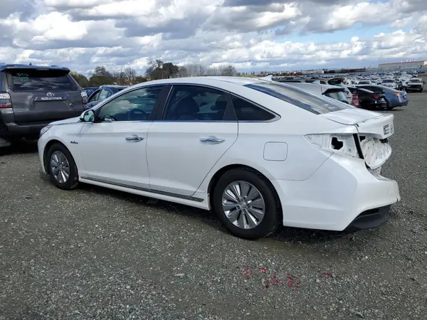 KMHE24L10GA026299 2016 HYUNDAI SONATA - Image 2