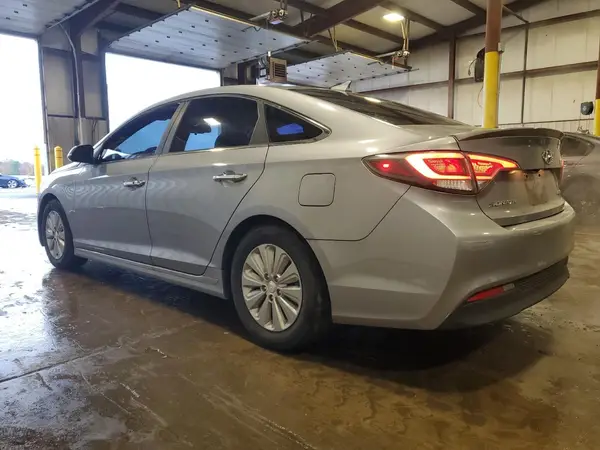 KMHE24L10GA027047 2016 HYUNDAI SONATA - Image 2