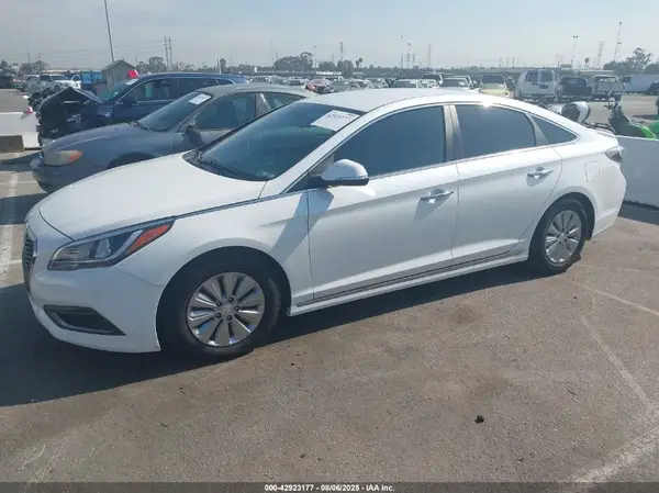KMHE24L10GA027453 2016 HYUNDAI SONATA - Image 2