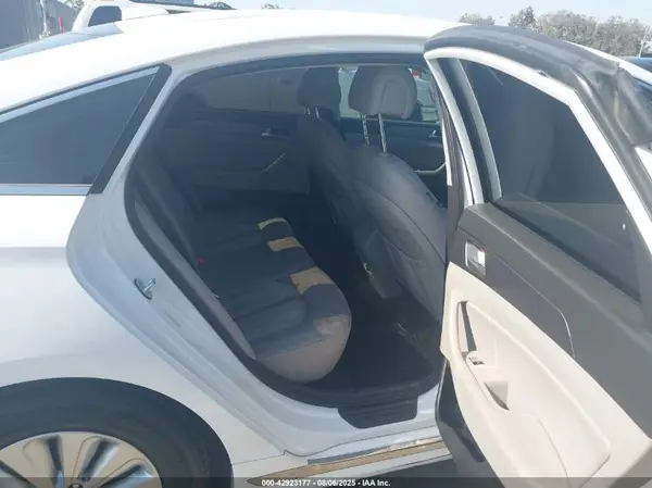 KMHE24L10GA027453 2016 HYUNDAI SONATA - Image 8