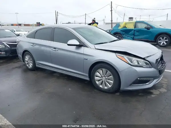 KMHE24L10GA027839 2016 HYUNDAI SONATA - Image 1