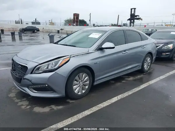 KMHE24L10GA027839 2016 HYUNDAI SONATA - Image 2