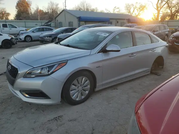KMHE24L10GA029574 2016 HYUNDAI SONATA - Image 1