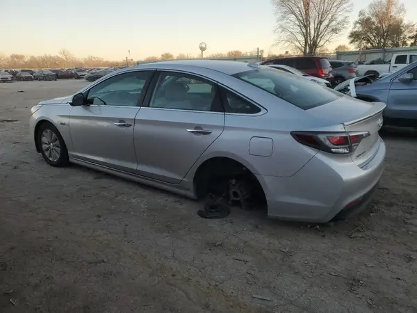 KMHE24L10GA029574 2016 HYUNDAI SONATA - Image 2