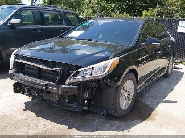 KMHE24L10GA029915 2016 HYUNDAI SONATA - Image 2