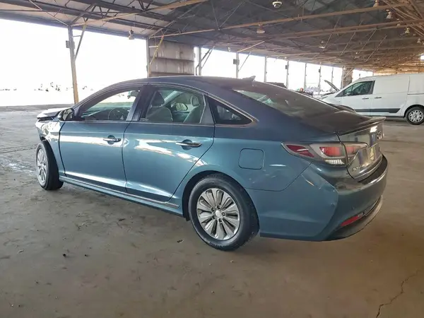 KMHE24L10GA037626 2016 HYUNDAI SONATA - Image 2
