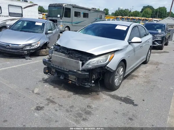 KMHE24L10GA038761 2016 HYUNDAI SONATA - Image 2
