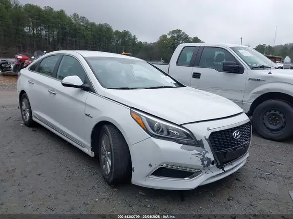 KMHE24L10GA038811 2016 HYUNDAI SONATA - Image 1