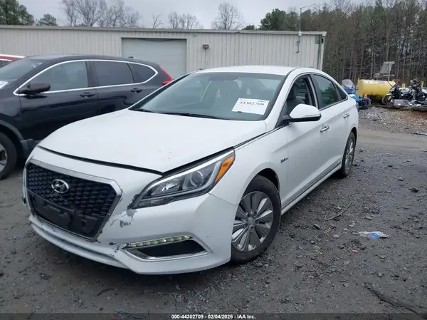 KMHE24L10GA038811 2016 HYUNDAI SONATA - Image 2
