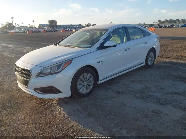 KMHE24L10GA041546 2016 HYUNDAI SONATA - Image 2