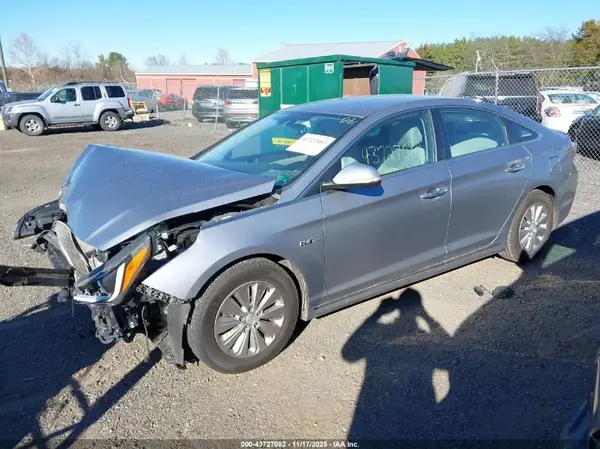 KMHE24L10HA043525 2017 HYUNDAI SONATA - Image 2