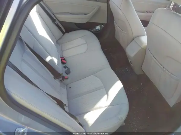KMHE24L10HA043525 2017 HYUNDAI SONATA - Image 8