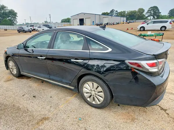 KMHE24L10HA045727 2017 HYUNDAI SONATA - Image 2