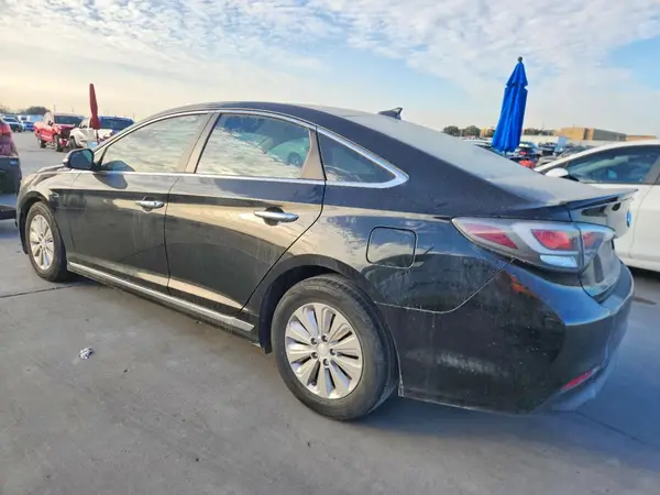 KMHE24L10HA046828 2017 HYUNDAI SONATA - Image 2