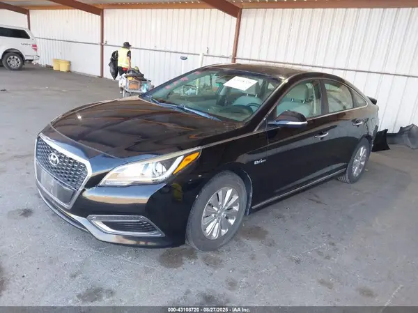 KMHE24L10HA048563 2017 HYUNDAI SONATA - Image 2