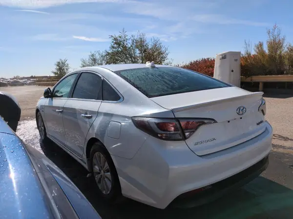 KMHE24L10HA050328 2017 HYUNDAI SONATA - Image 2