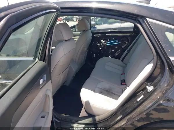 KMHE24L10HA051494 2017 HYUNDAI SONATA - Image 8