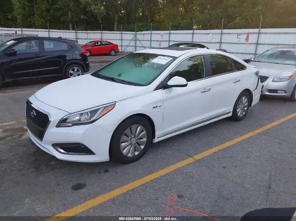 KMHE24L10HA055674 2017 HYUNDAI SONATA - Image 2