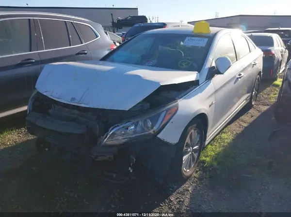 KMHE24L10HA056243 2017 HYUNDAI SONATA - Image 2