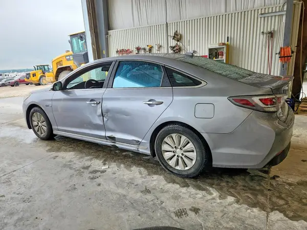 KMHE24L11GA008765 2016 HYUNDAI SONATA - Image 2
