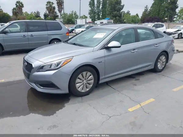 KMHE24L11GA008961 2016 HYUNDAI SONATA - Image 2