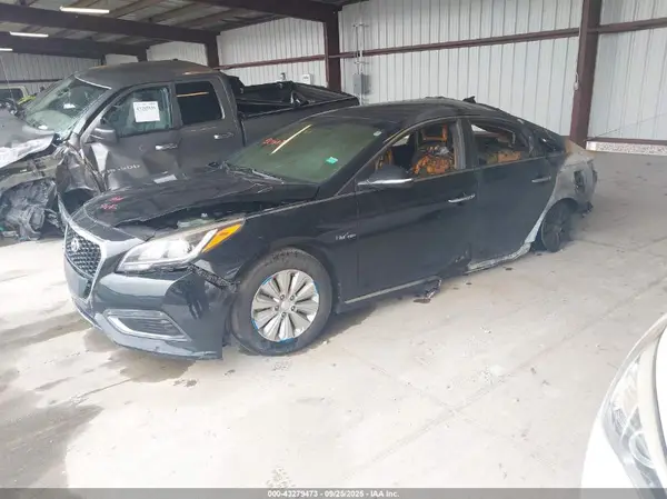 KMHE24L11GA009138 2016 HYUNDAI SONATA - Image 2