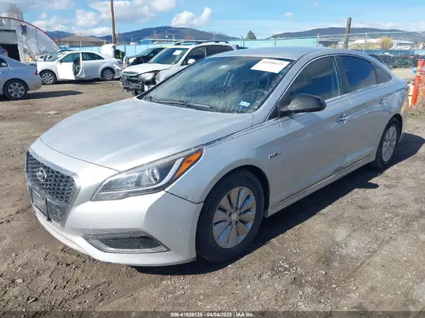 KMHE24L11GA010600 2016 HYUNDAI SONATA - Image 2