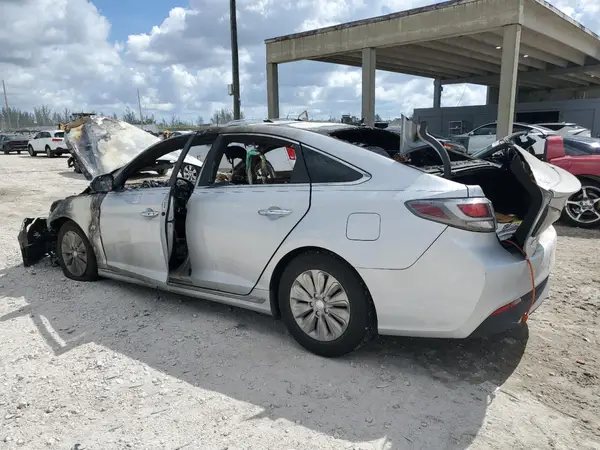 KMHE24L11GA010676 2016 HYUNDAI SONATA - Image 2