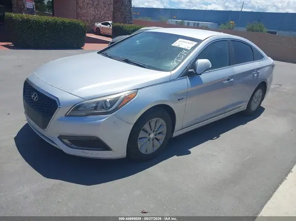 KMHE24L11GA011875 2016 HYUNDAI SONATA - Image 2
