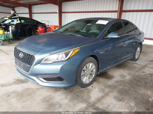 KMHE24L11GA011892 2016 HYUNDAI SONATA - Image 2