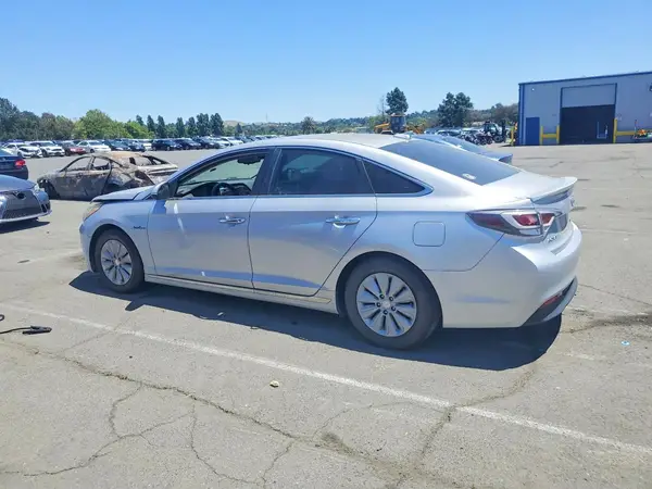 KMHE24L11GA012265 2016 HYUNDAI SONATA - Image 2