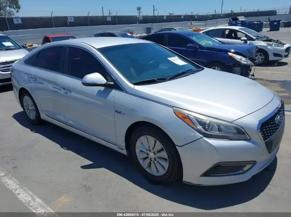 KMHE24L11GA014422 2016 HYUNDAI SONATA - Image 1