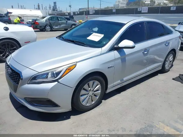 KMHE24L11GA014422 2016 HYUNDAI SONATA - Image 2
