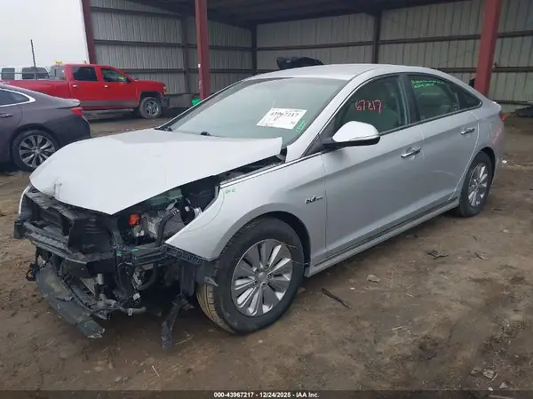 KMHE24L11GA016462 2016 HYUNDAI SONATA - Image 2