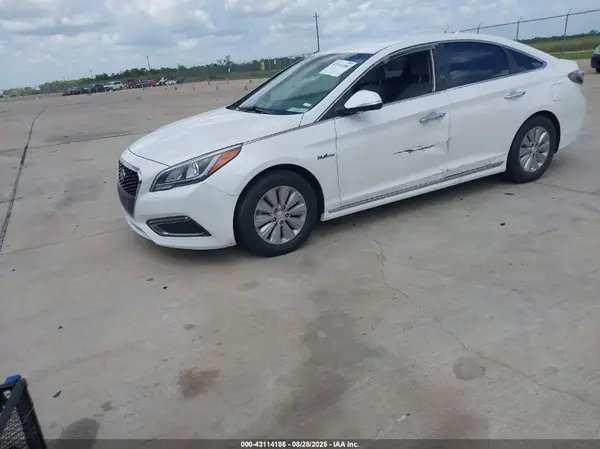 KMHE24L11GA022052 2016 HYUNDAI SONATA - Image 2