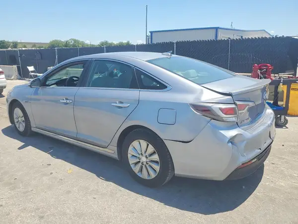 KMHE24L11GA024545 2016 HYUNDAI SONATA - Image 2
